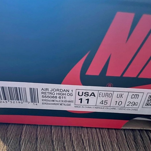 Air Jordan 1 Retro High OG | Bordeaux | 11 - Picture 5 of 5